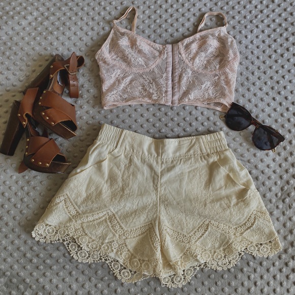 🔥 EMBROIDERY SHORTS 🩳🧵 - Picture 2 of 5